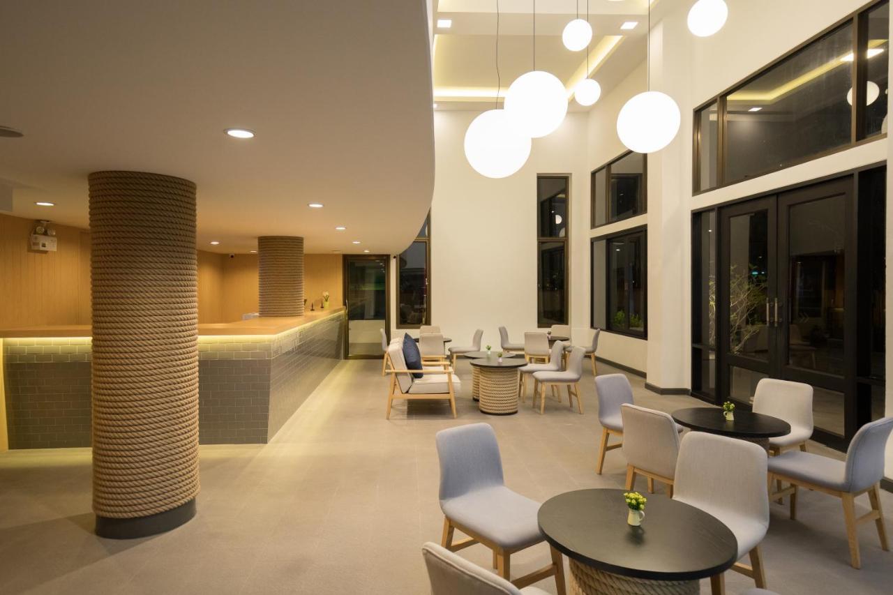 Journeyhub Pattaya Central Esterno foto